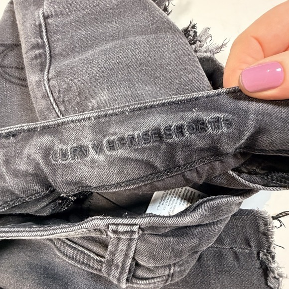 American Eagle Women's Size 8 Black Denim Curvy Hi-Rise Shortie Grunge Festival - Picture 4 of 6